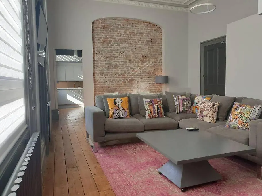 22. Stunning Loft In Central Hove With Parking Apartment
