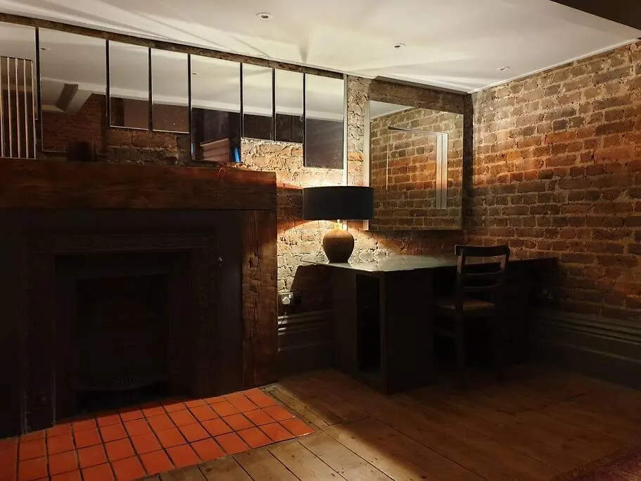 22. Stunning Loft In Central Hove With Parking Apartment