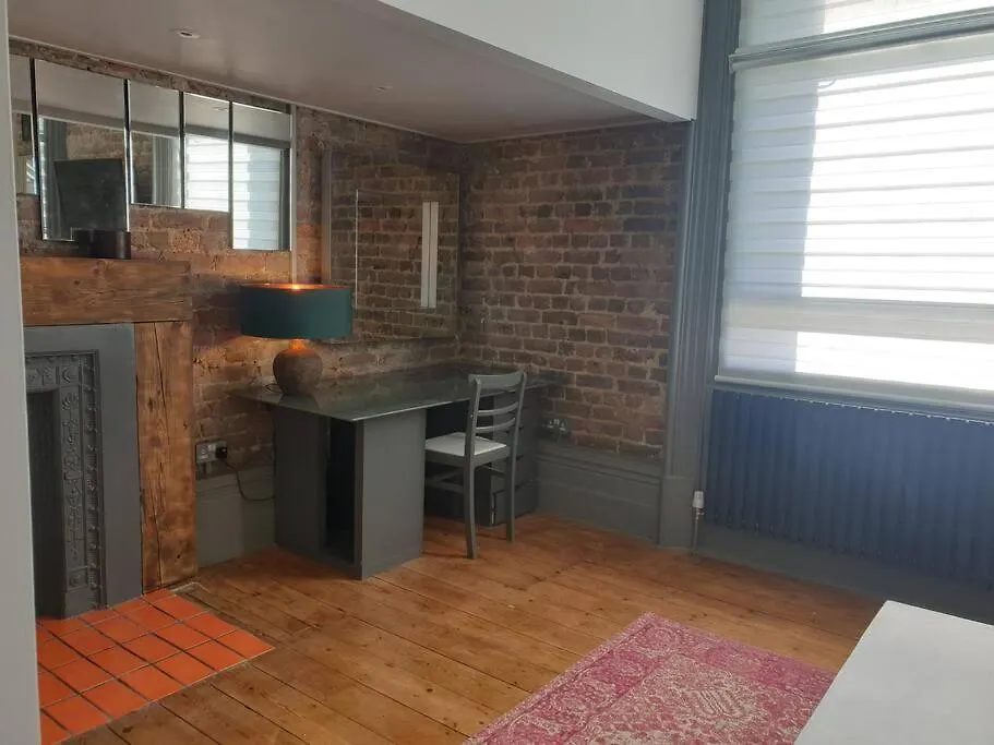 22. Stunning Loft In Central Hove With Parking Apartment 0*, Brighton United Kingdom