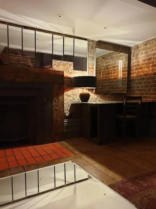 22. Stunning Loft In Central Hove With Parking Apartment 0*, Brighton United Kingdom