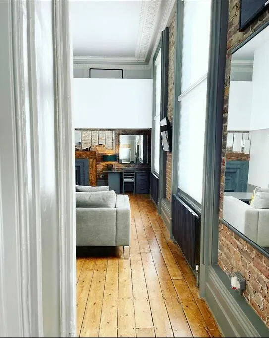 22. Stunning Loft In Central Hove With Parking Daire